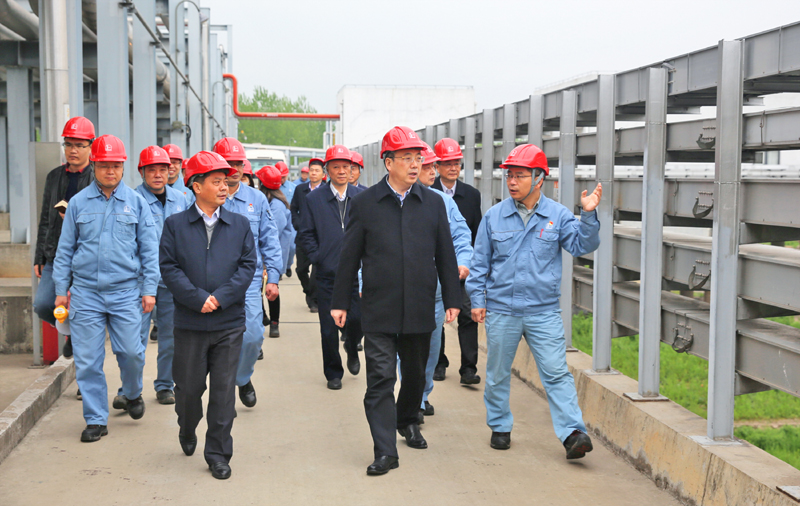 2021年4月8日，张书记调研安庆石化危化品码头建设及运行情况2.jpg