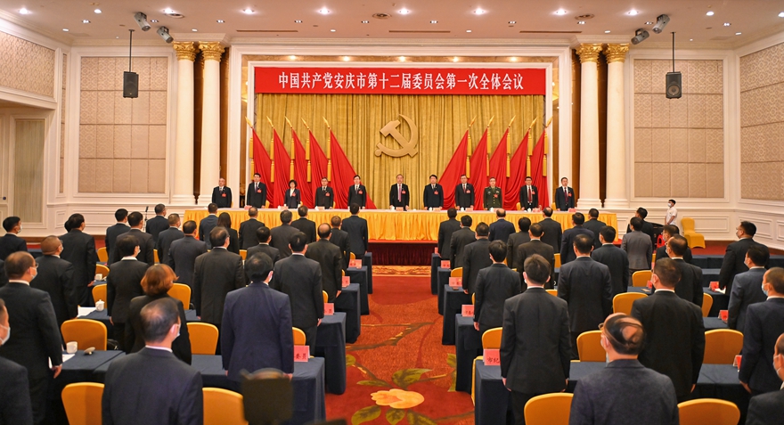 1903066055887668.jpg 全体起立,奏国歌.jpg