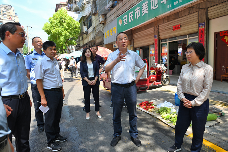 调研湖滨农贸市场及周边环境整治. .jpg