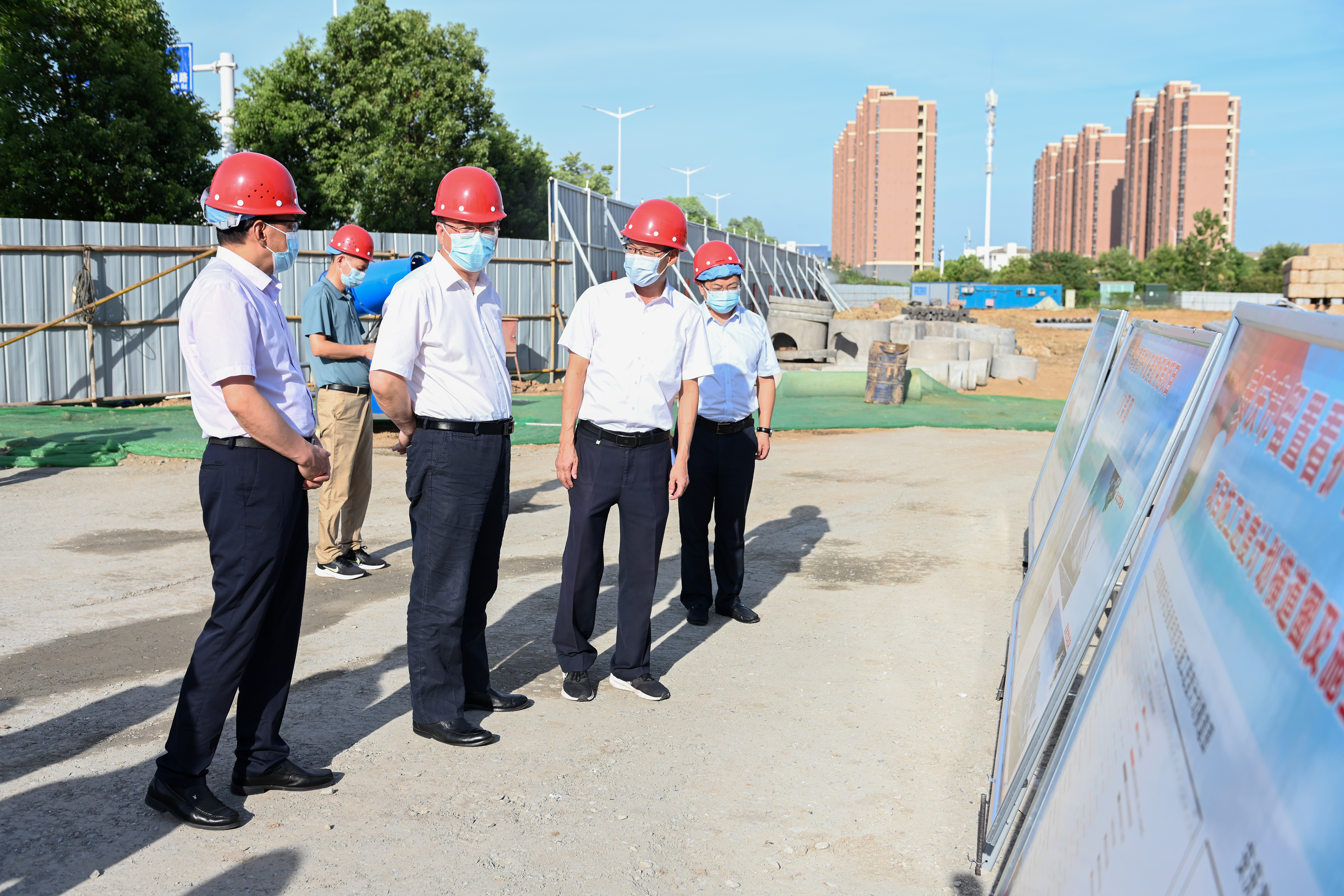 8月22日下午，张书记调研市留置看护队伍备勤用房项目建设情况.jpg