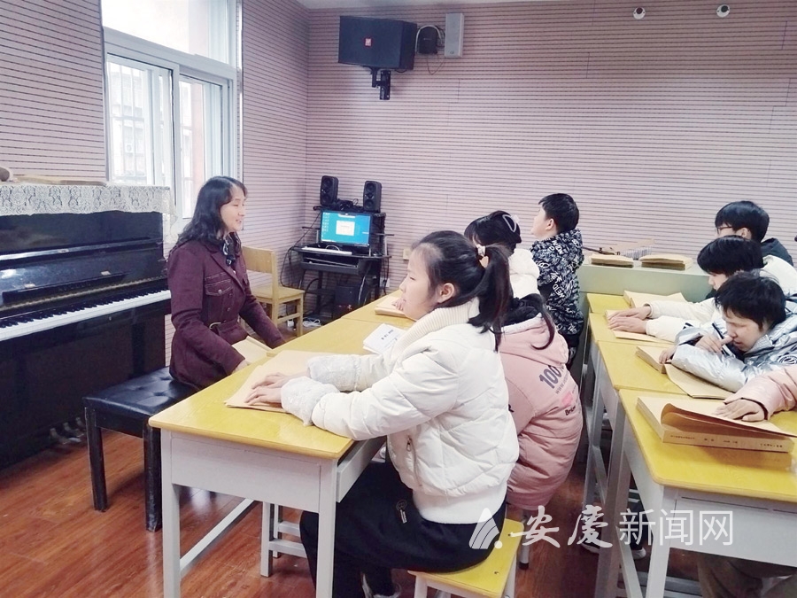 0838006633775039.jpg 992906-(配图)【榜样】张晨.jpg