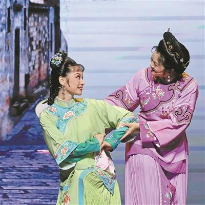 黄梅戏《六尺巷》演出剧照。徐吉祥摄