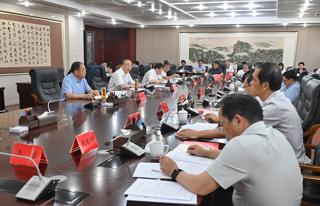 中心组理论学习会议.jpg