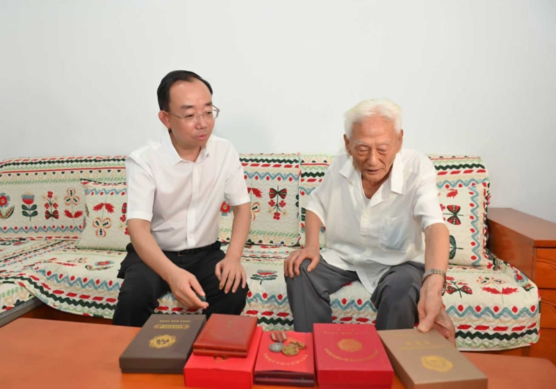 吴.jpg