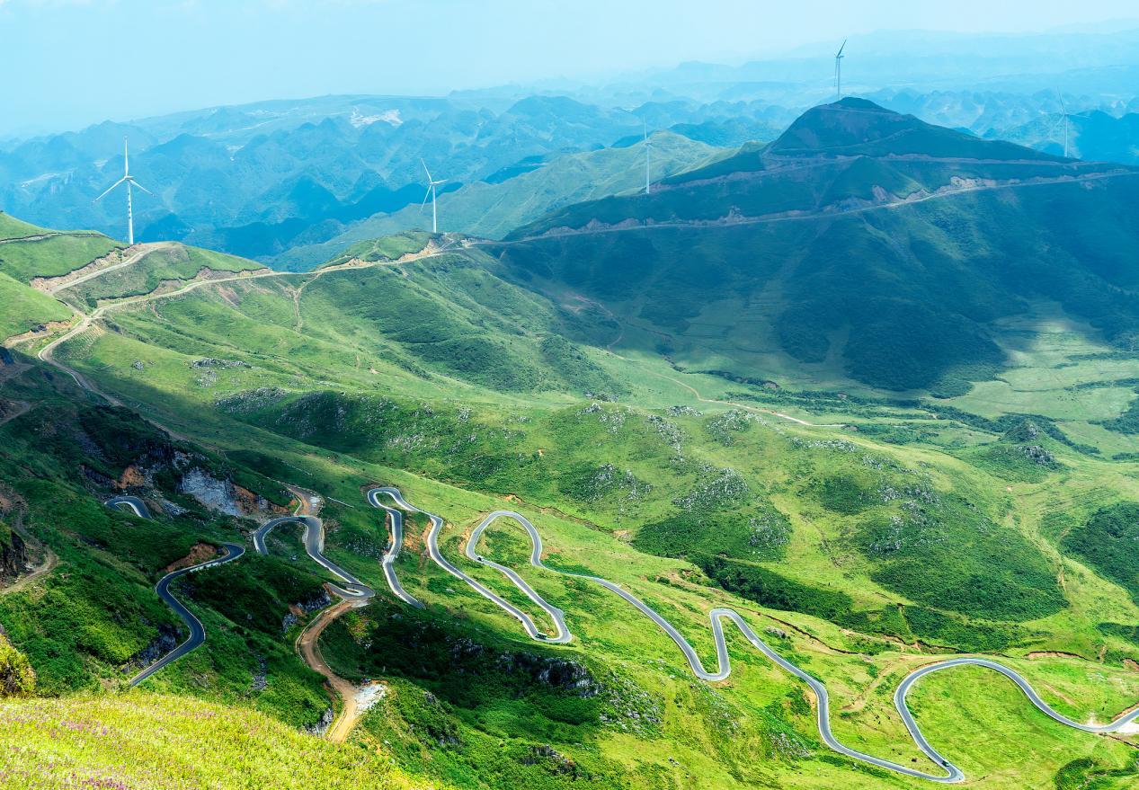 六盘水山间公路 来源于视觉中国