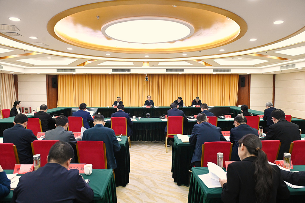 2152421234092741.jpg 市委常委会.jpg