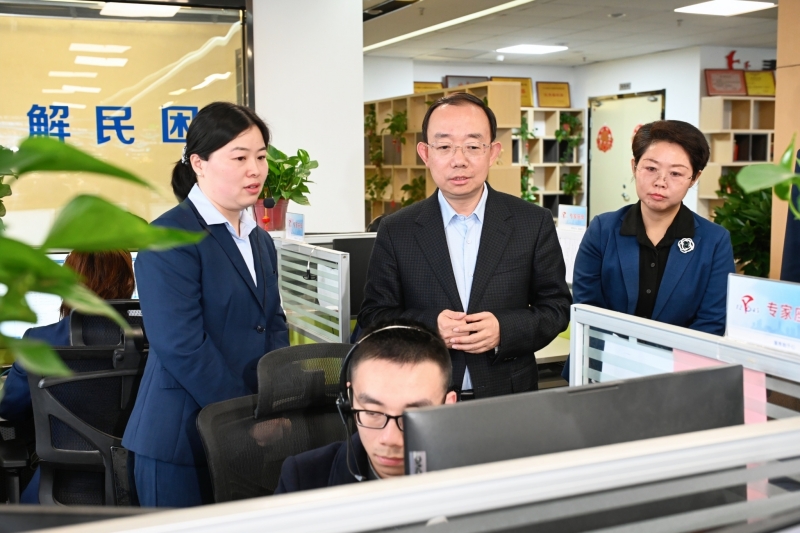 2233169164738617.jpg 书记2.jpg